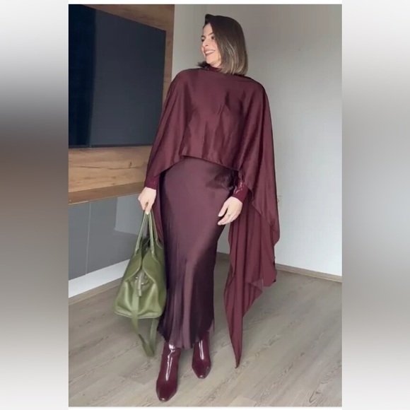 Zara flowing satin cape - Picture 2 of 16